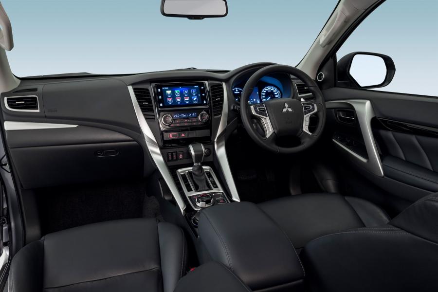 Торпедо Mitsubishi Pajero Sport Exceed 2015 года  (AU) (фото 9 из 40)